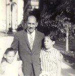 09-Dady& his two girls